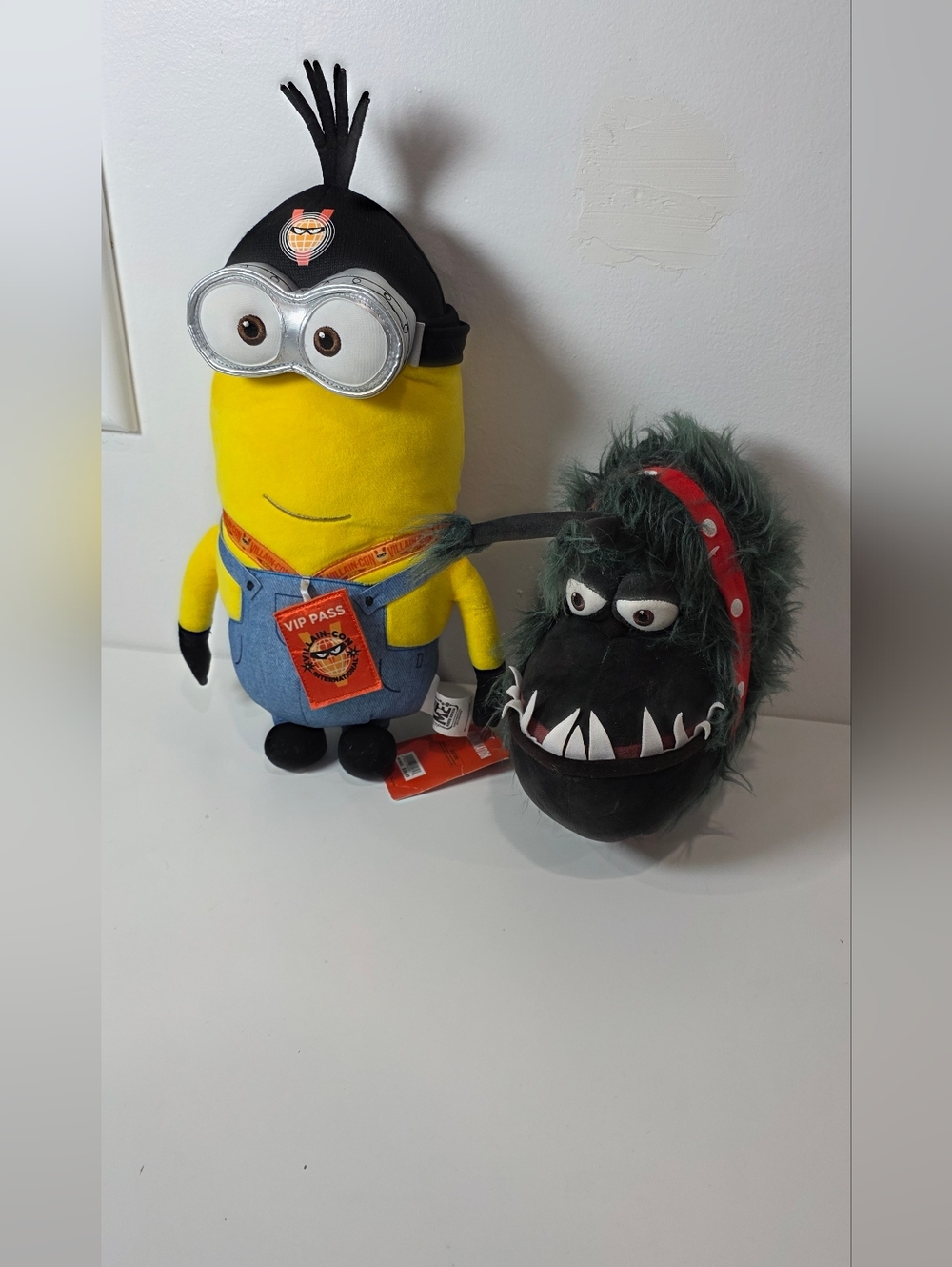 2023 Universal Studios Despicable Me Villain-Con Kevin Plush And Kyle